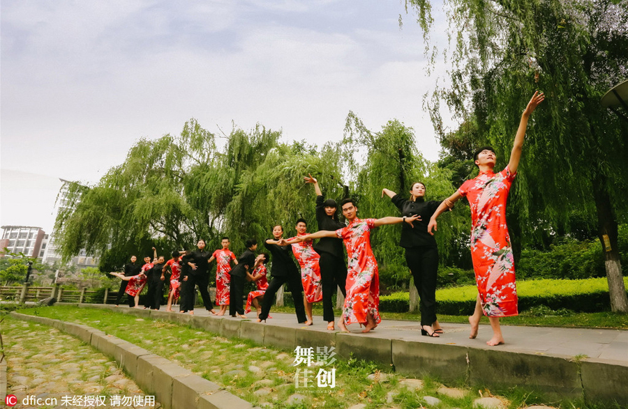 Graduates of dancing major pose in style