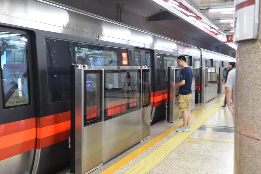 Beijing begins installing platform barriers on subway Line 1