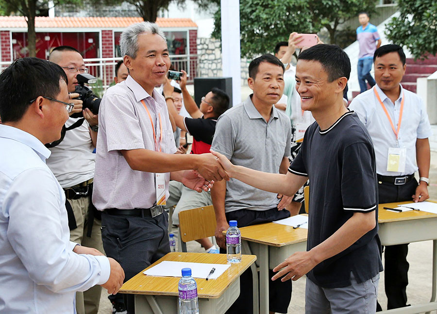 Jack Ma visits rural school, meets teachers