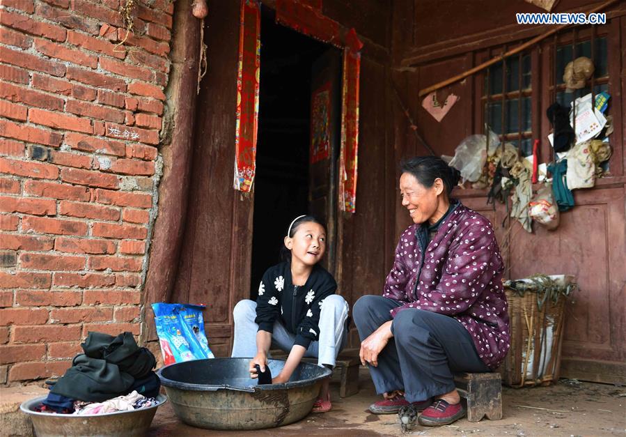 Story of a 'left-behind child' in SW China