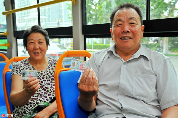 Kunming exempts seniors of starting taxi fare in a pilot project