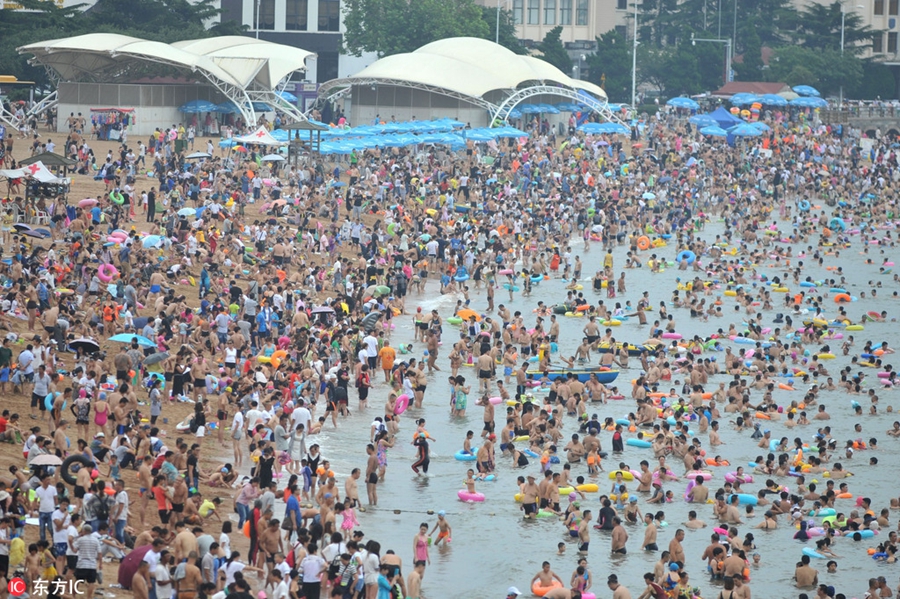 Thousands rush to beaches to escape summer heat