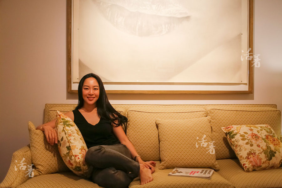 Female entrepreneur teaches noble etiquette to wealthy Chinese
