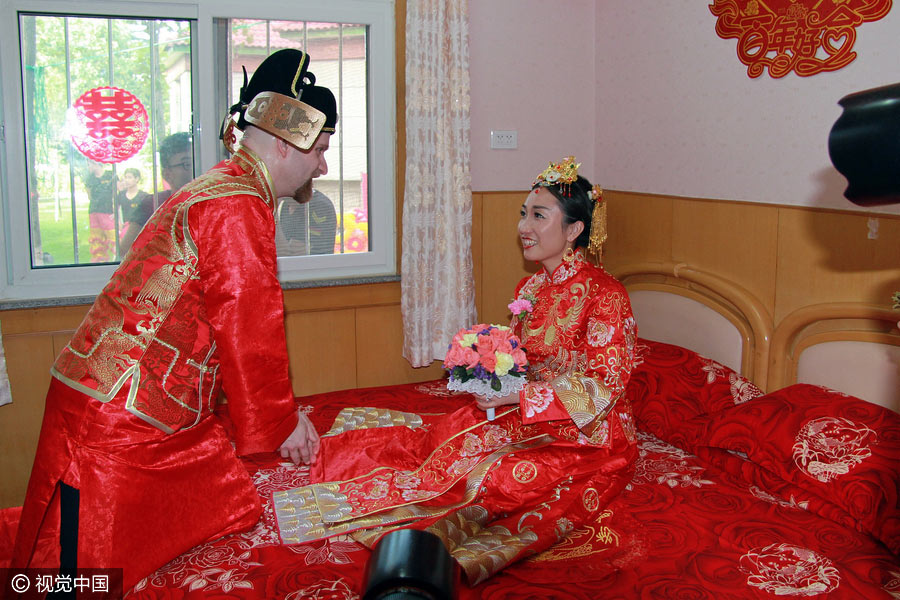 Orphaned Chinese woman marries American at SOS village