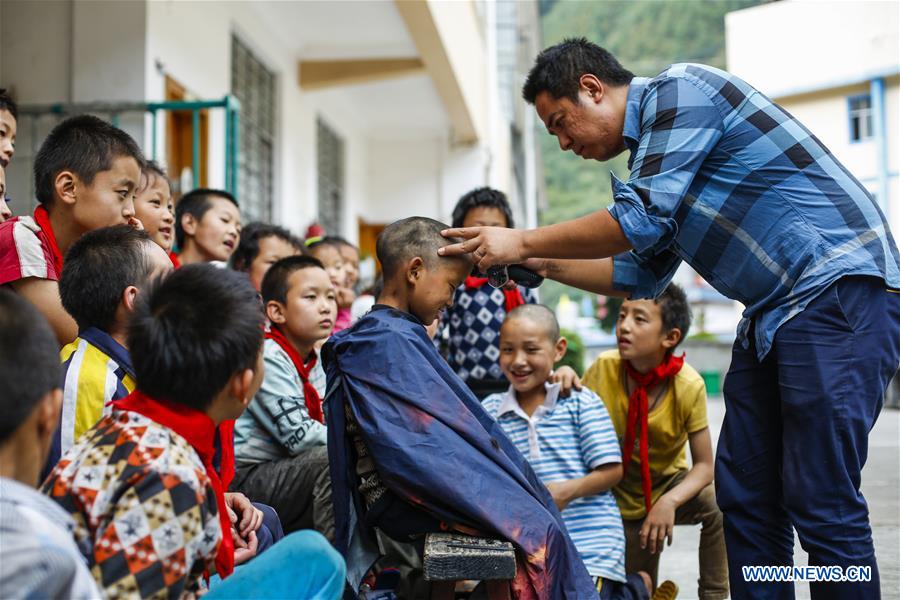 Sang Lei, voluntary teacher in China's Yunnan