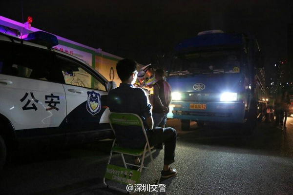 Violators punished by staring at high beams in Shenzhen