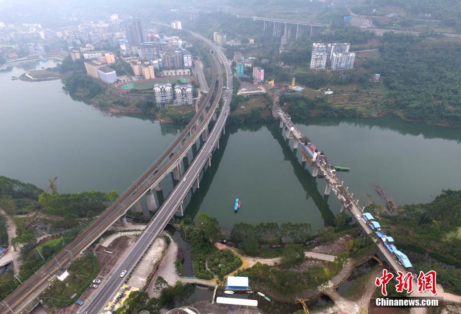 Chongqing bridge integrates Chinese and Western architecture