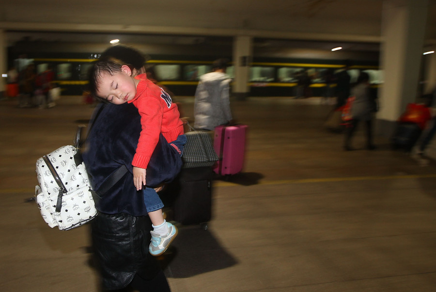 On the way home: Spring Festival travel rush to begin