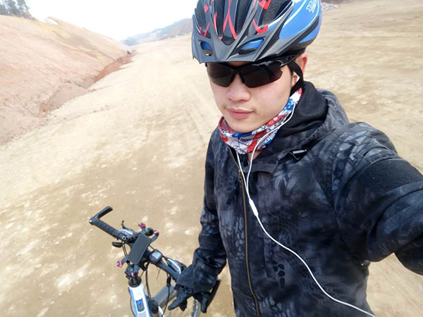 Chongqing man bikes 1,800km from Shanghai to home