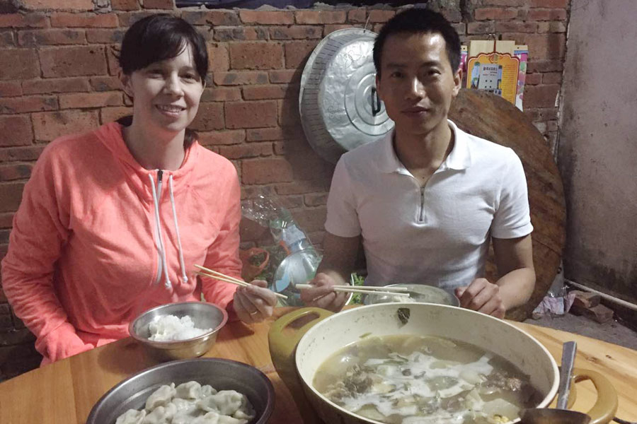 Foreign daughter-in-law enjoys Spring Festival with her new family in South China