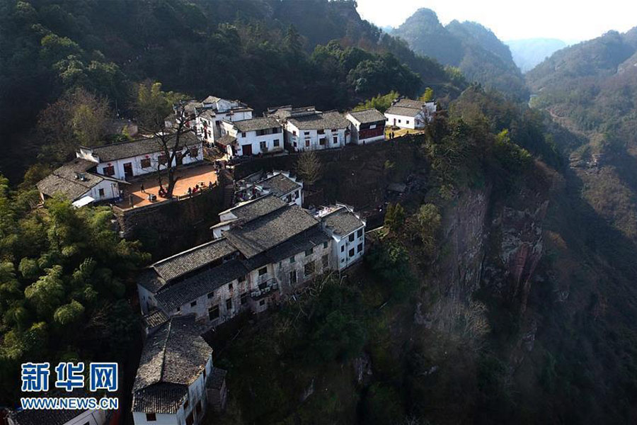 Village on edge of cliff draws visitors