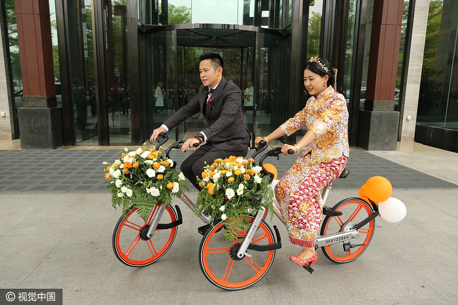 Sharing is caring: Newlyweds take bike-sharing ride