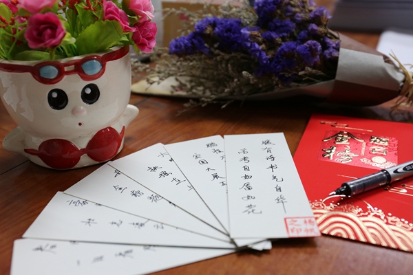 Teacher sends red packets to bless her students before gaokao