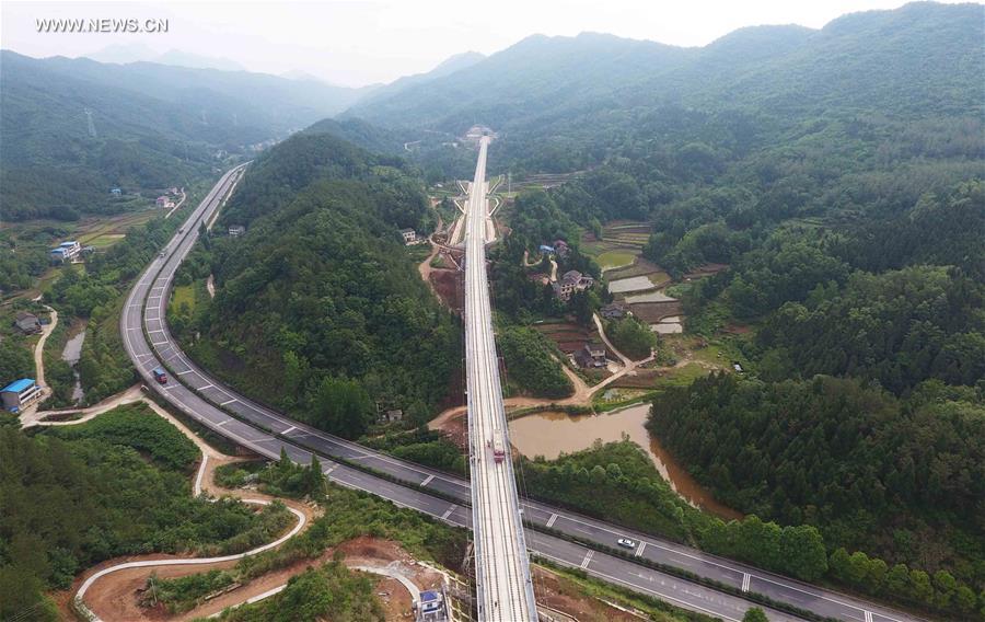 New high-speed railway links Xi'an and Chengdu