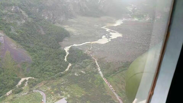 Soldiers and medical team arrive at landslide site for rescue operations