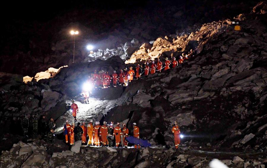 Massive rescue effort after SW China's devastating landslide