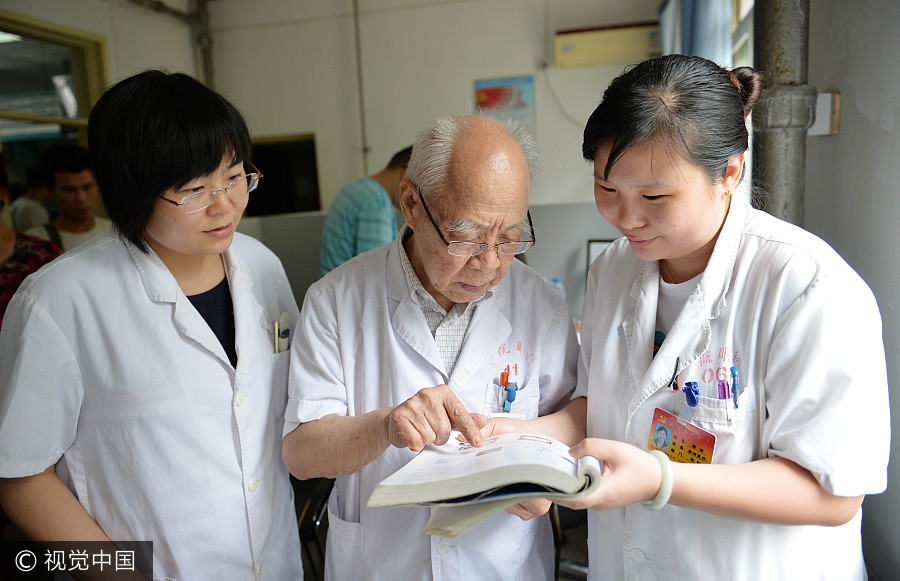 Doctor, 86, still devotes life to patients