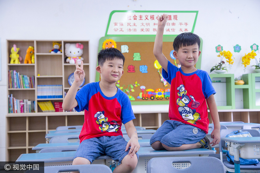 Eleven twins enroll at same primary school in Hangzhou