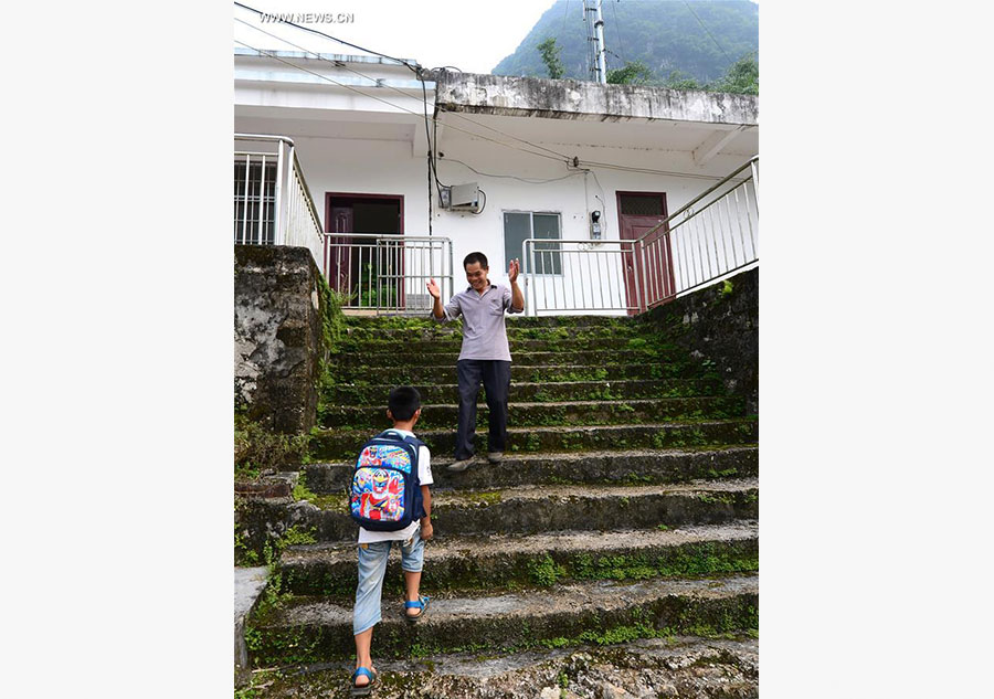 Mountains can't stop boy's dream of going to school