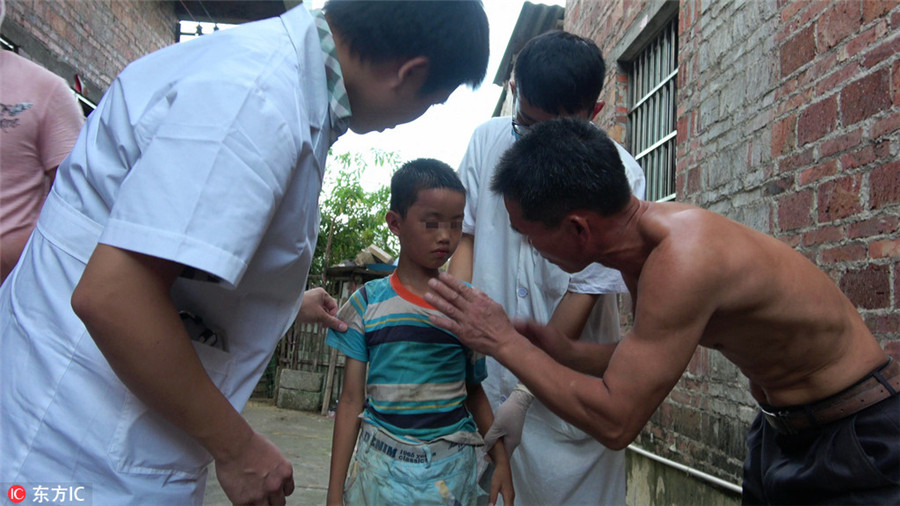 Left-behind boy gets stuck in 20-cm-wide gap