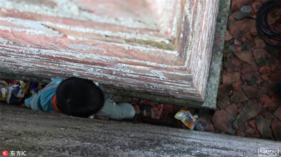 Left-behind boy gets stuck in 20-cm-wide gap