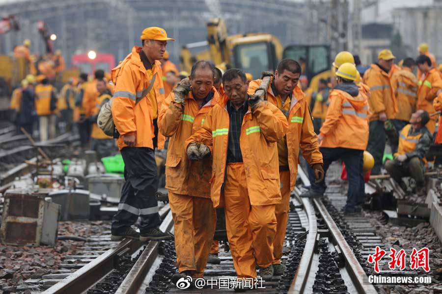 Farewell, wooden railway ties in Zhengzhou Railway Station