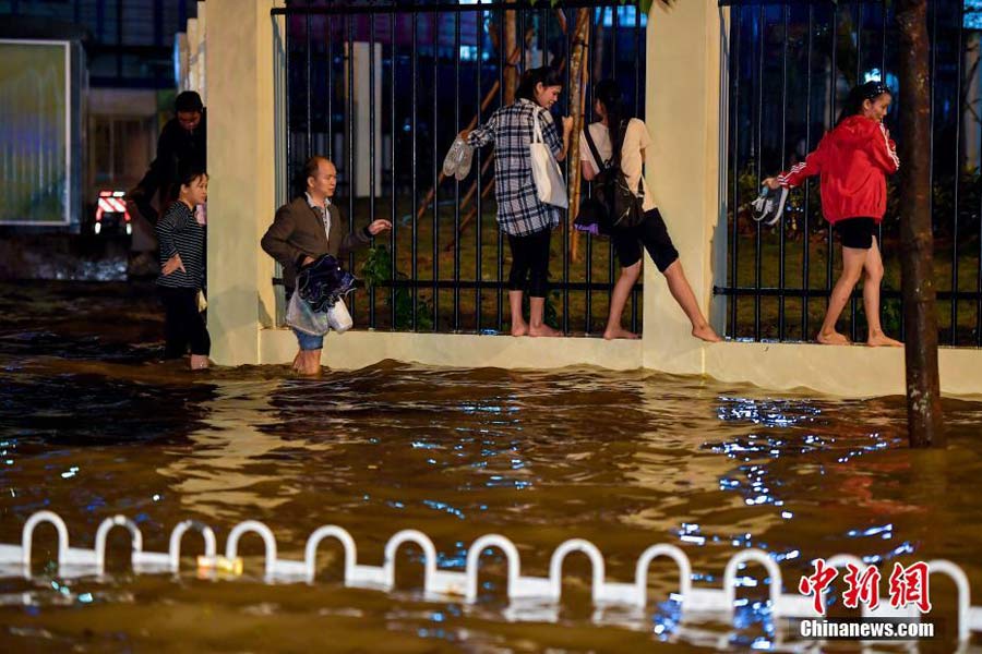 Heavy rains hit South China's Hainan province