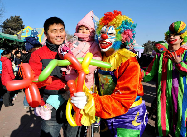 200,000 visit Beijing parks Monday