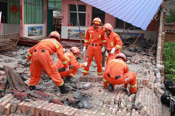 SW China quake kills 4, injures over 100