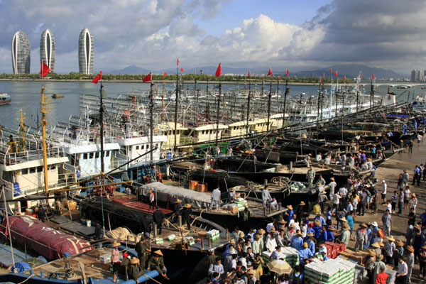 Fishing vessels set off for Nansha Islands