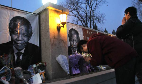 Xi leads China's tributes to Mandela