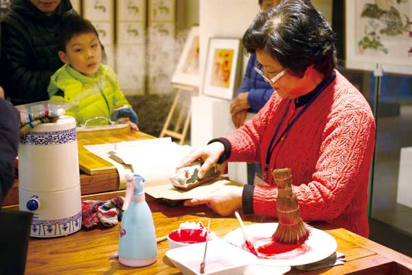 Yangtze Delta handicrafts on show at new art center in Shanghai