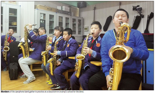 Sightless students turn saxophonists