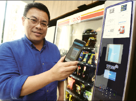 Giants of e-payment follow customers abroad