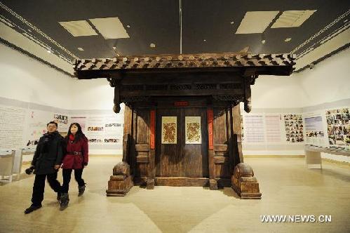 Folk artworks, handicrafts exhibited in Beijing