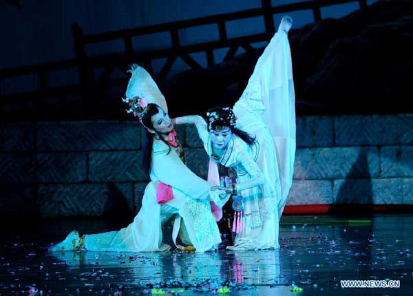 Famous dancer performs Dream of the Red Chamber in Beijing