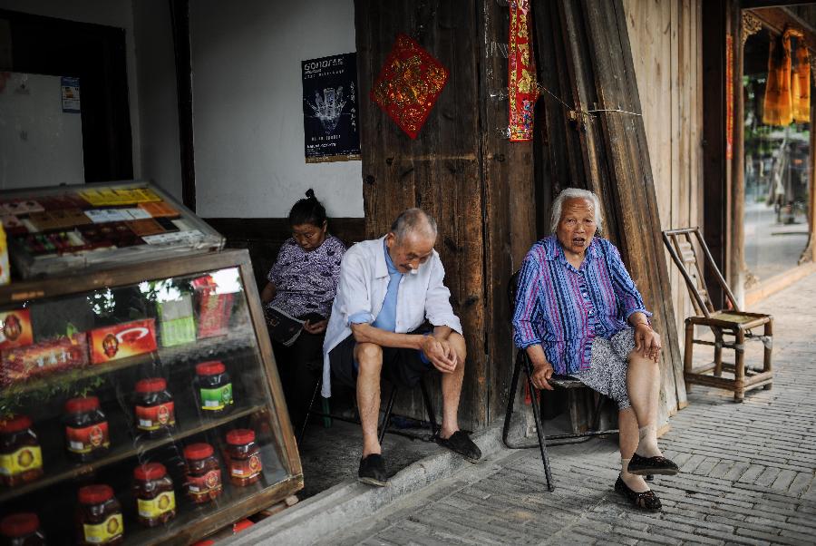 Life in ancient town of Chengdu, SW China
