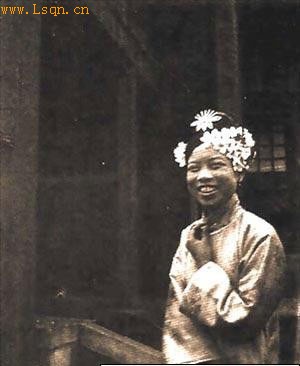 Photos of emperor's concubines in Qing Dynasty
