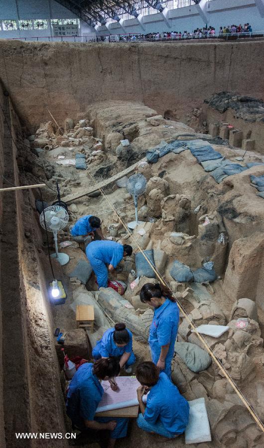 Process of repairing pieces of terracotta warriors