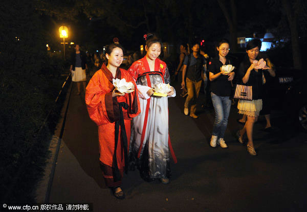 Qixi: Enjoy traditional festival in ancient way