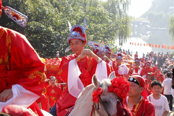 Qixi: Enjoy traditional festival in ancient way