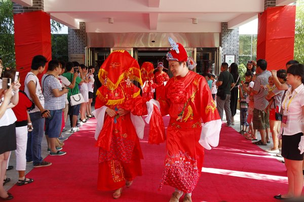 Qixi: Enjoy traditional festival in ancient way