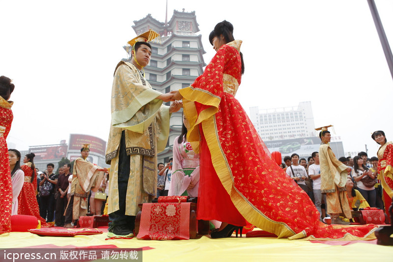 Traditional Hanfu wedding ceremony