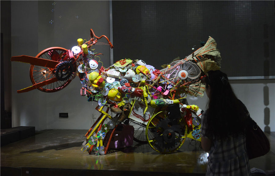 Graduates' works from China Academy of Art attract visitors