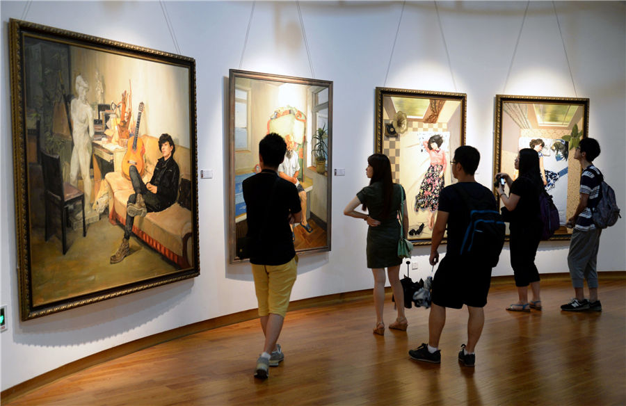 Graduates' works from China Academy of Art attract visitors