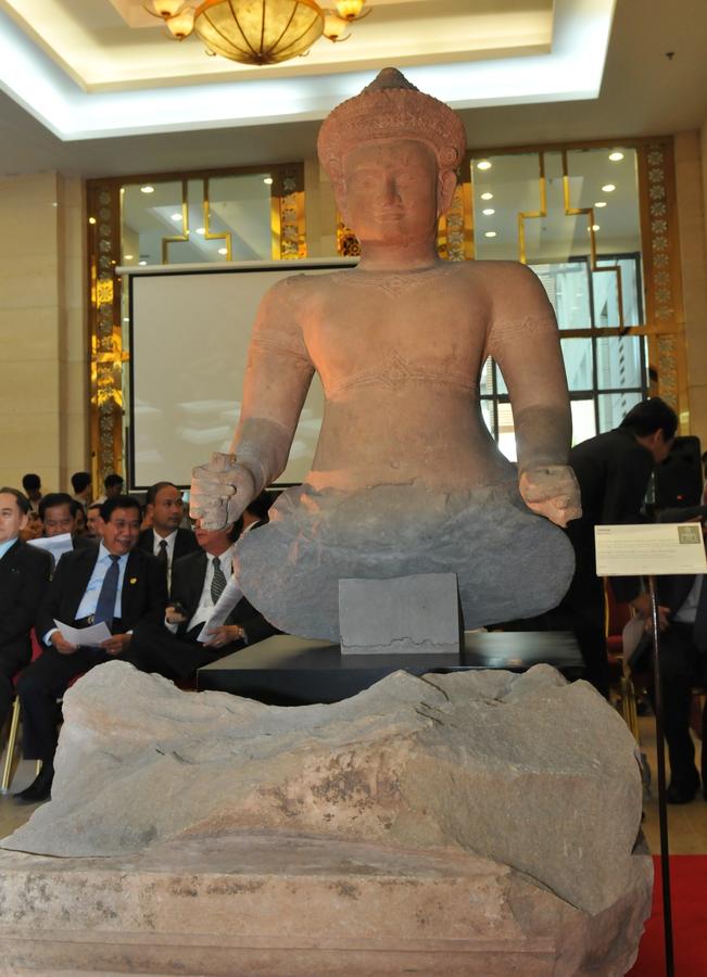 Cambodia welcomes home 3 looted ancient statues