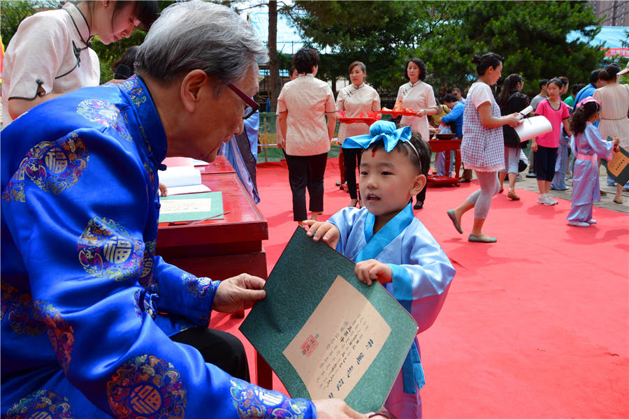 Children attend First Writing ceremony at Confucius Temple