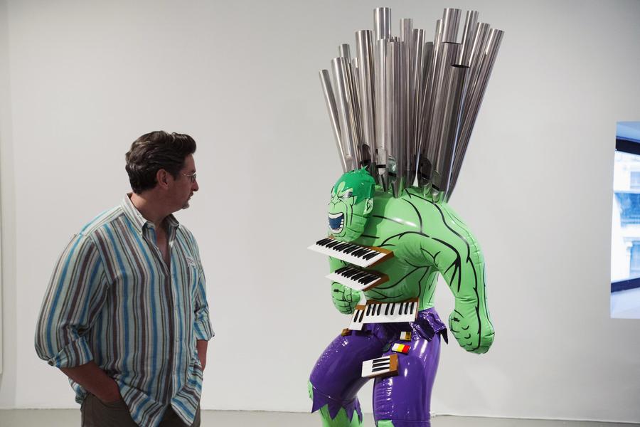 Preview of a Jeff Koons retrospective