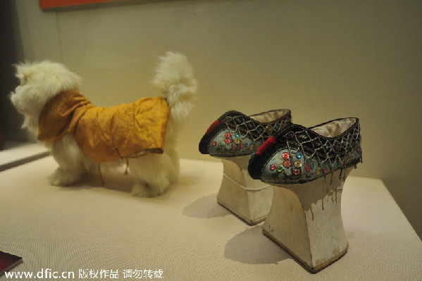 Clothing worn by Cixi's dog on display