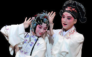 Traditional Chinese operas face battle for audience
